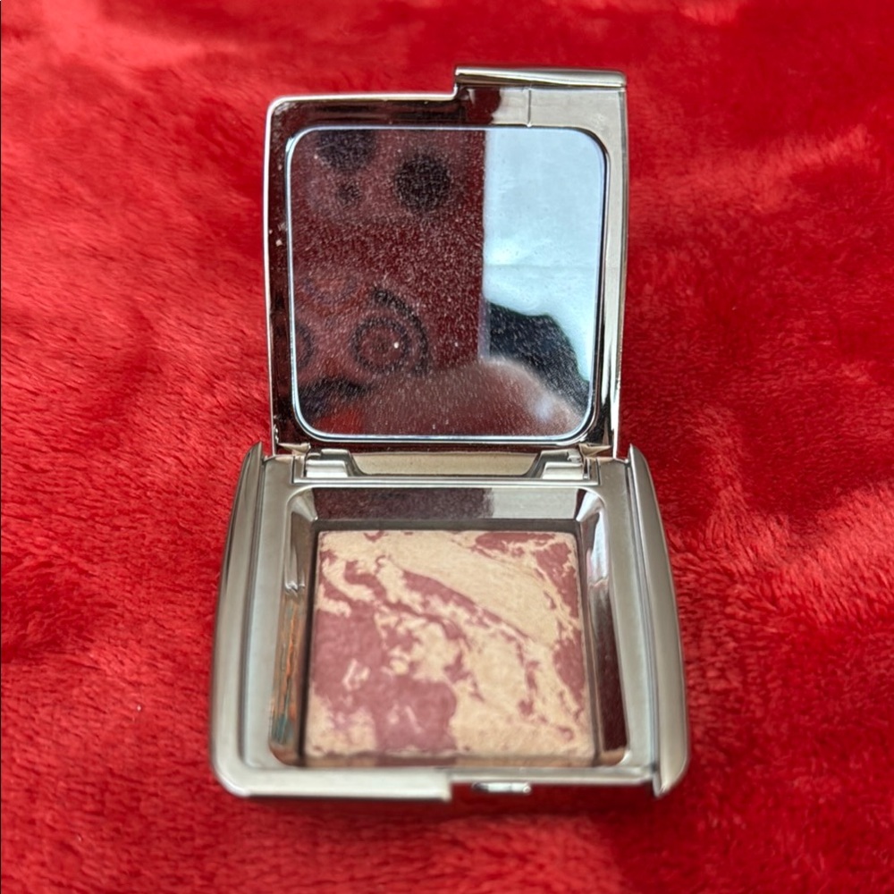 Hourglass Compact - Silver